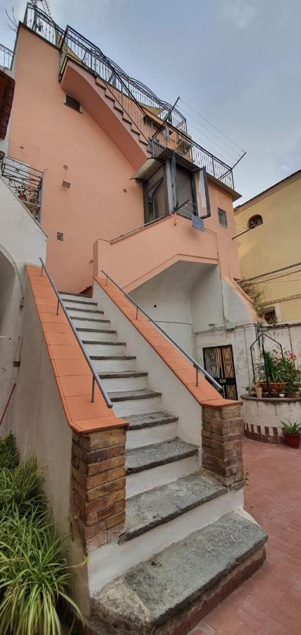 Starview Apartment - Comfy Apt By The Center Віко-Екуенсе Екстер'єр фото