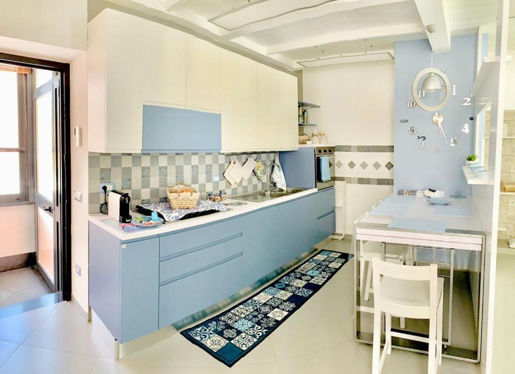 Starview Apartment - Comfy Apt By The Center Віко-Екуенсе Екстер'єр фото